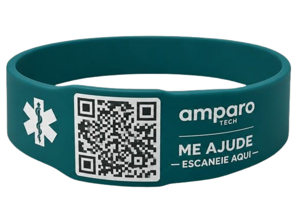 Mockup da pulseira Amparo Tag com QR code